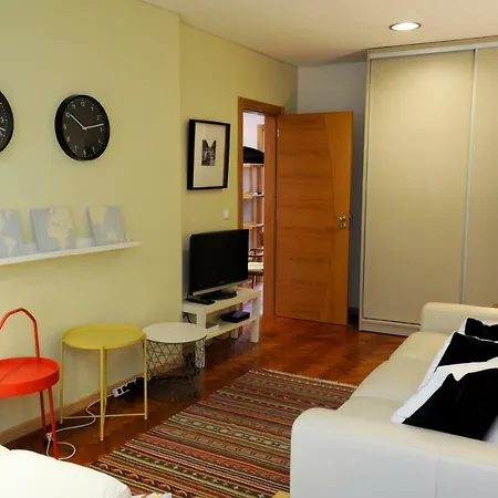 On Trendy Cousin Flat Lisbon