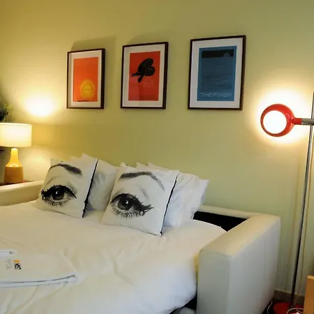 On Trendy Cousin Flat Lisbon